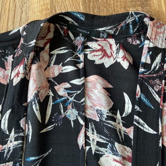 Aritzia Talula xxs/xs kimono - Picture 2 of 3